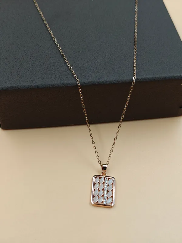 Elegant_Gold_Plated_Chain_Pendant_Tarnish_Resistant_And_Waterproof