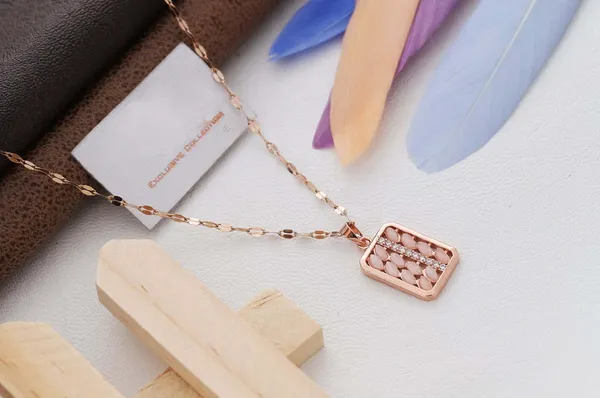Elegant_Gold_Plated_Chain_Pendant_Tarnish_Resistant_And_Waterproof