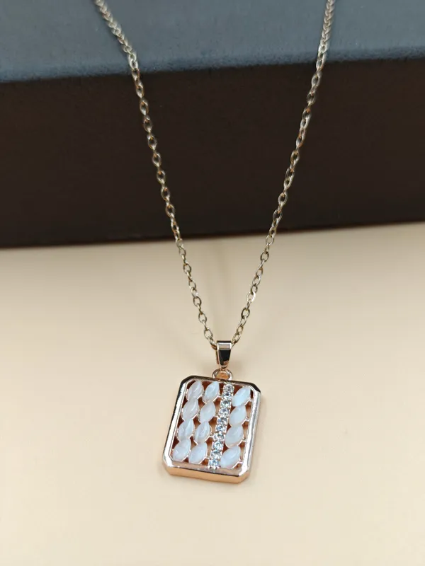 Elegant_Gold_Plated_Chain_Pendant_Tarnish_Resistant_And_Waterproof