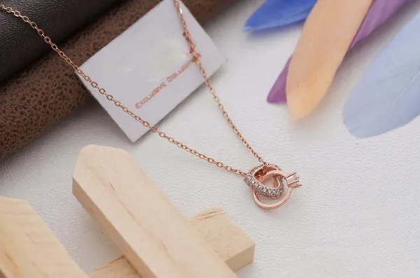 Anti_Tarnish_Gold_Plated_Pendant_Necklace_Effortlessly_Stylish_&_Durable