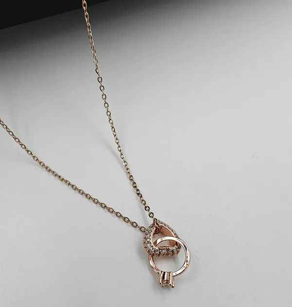 Anti_Tarnish_Gold_Plated_Pendant_Necklace_Effortlessly_Stylish_&_Durable