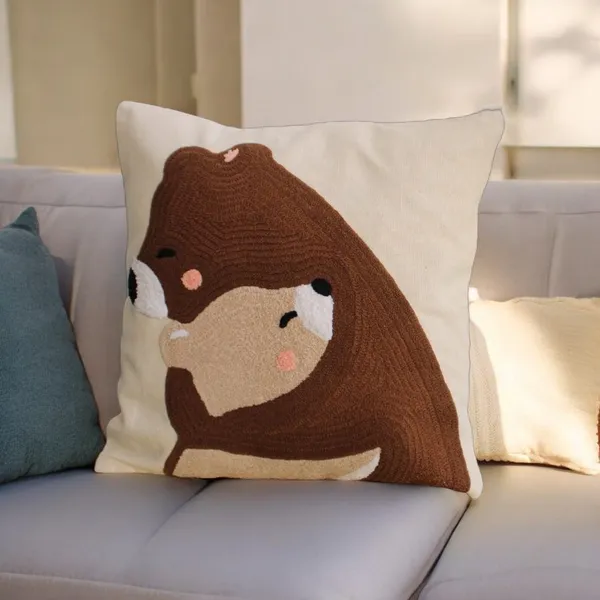 Royal_Tapestry_Bear_Cushion_Cover