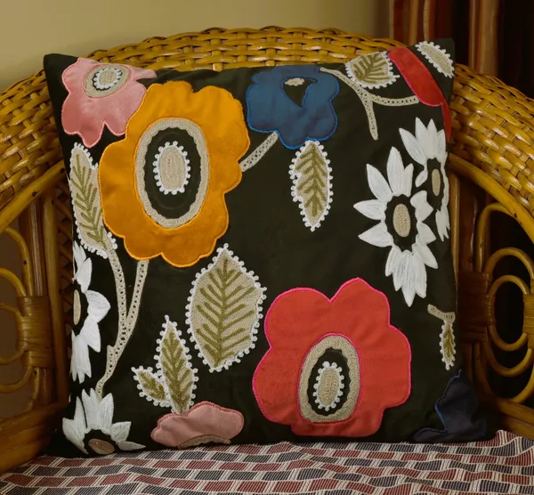 Saffron_Hues_Deep_Green_Floral_Cushion_Cover