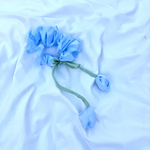Blue_And_Green_Abs_Glass_Fabric_Ocean_Bloom_Gift_Hamper_For_Women