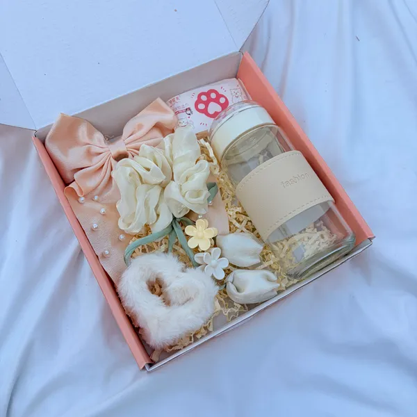 Peach_And_Beige_Glass_Satin_Soft_Girl_Pastel_Gift_Hamper_For_Women