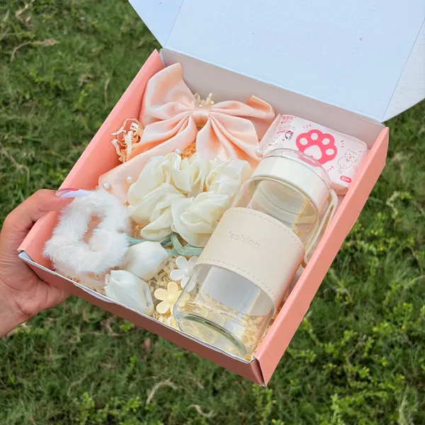 Peach_And_Beige_Glass_Satin_Soft_Girl_Pastel_Gift_Hamper_For_Women