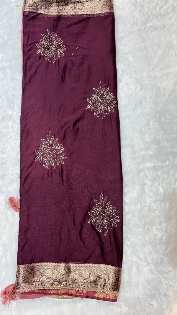Maroon_Embellished_Ethnic_Saree_For_Women