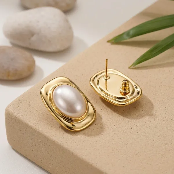 Aurora_Pearl_Statement_Stud_Earrings