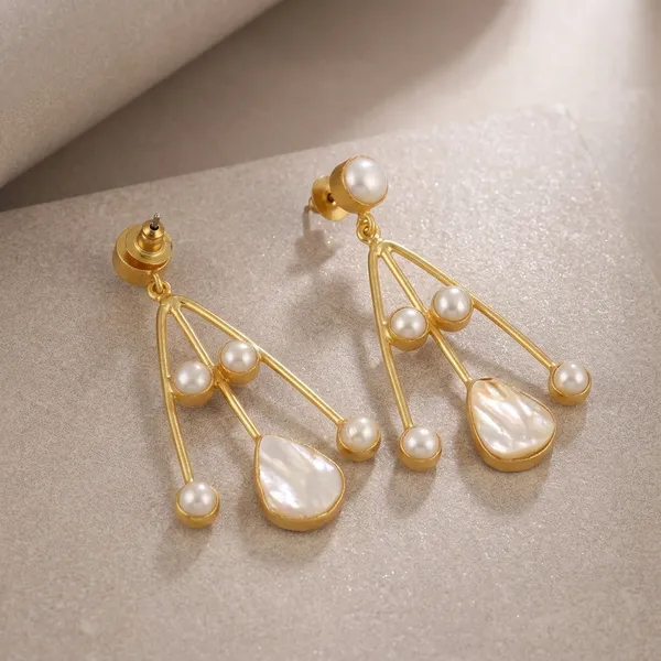 Luna_Pearl_Arc_Statement_Earrings