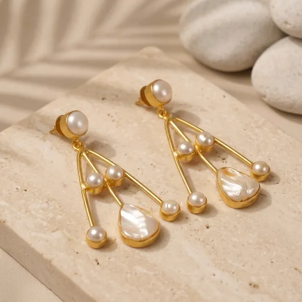 Luna_Pearl_Arc_Statement_Earrings
