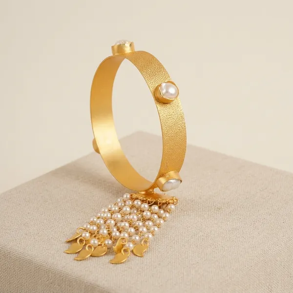 Pearl_Cascade_Statement_Cuff