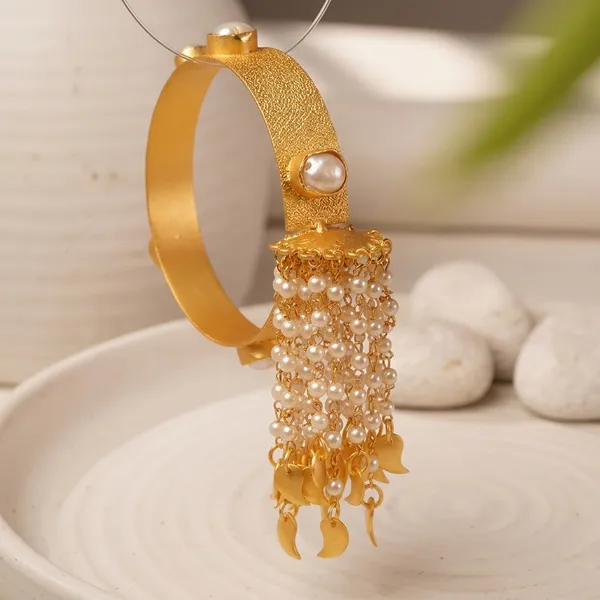 Pearl_Cascade_Statement_Cuff