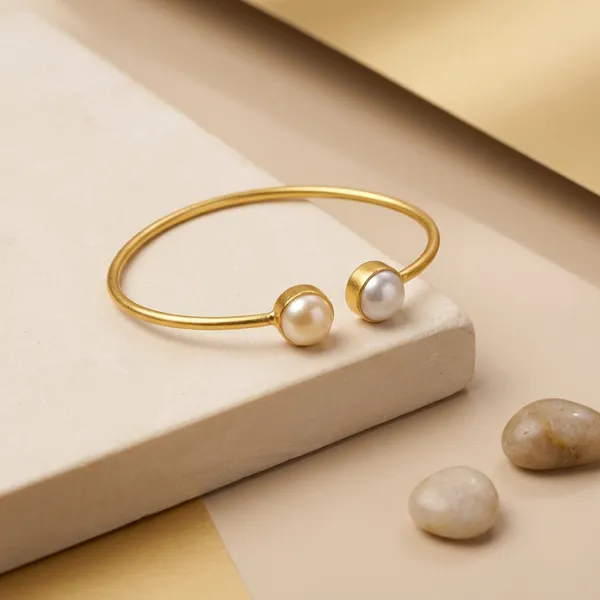 Minimal_Pearl_Open_Cuff_Bracelet