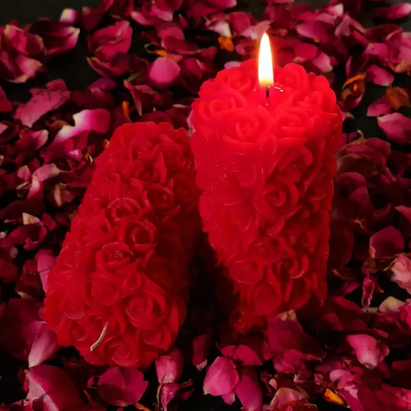 Shraddha_Creation_Scented_Candles_For_Home_Decor,_Rose_Fragrance,_Pillar_Shape_And_Floating_Combo,_Red_Color,_Pack_Of_10,_4_X_7_Centimeters_-_Wax