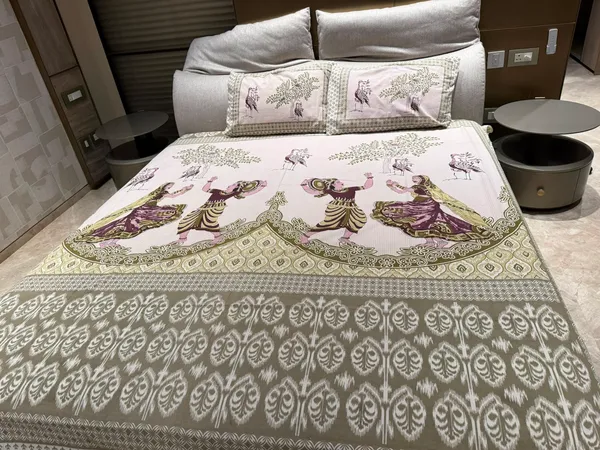Pure_Cotton_Multicolor_Double_Bedsheet_With_2_Pillow_Covers_|_King_Size