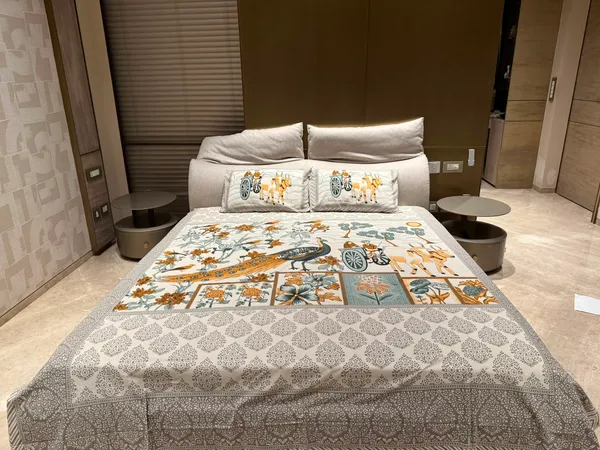 Multicolour_100%_Pure_Cotton_Bedsheet_&_Pillow_Cover_Set_|_King_Size