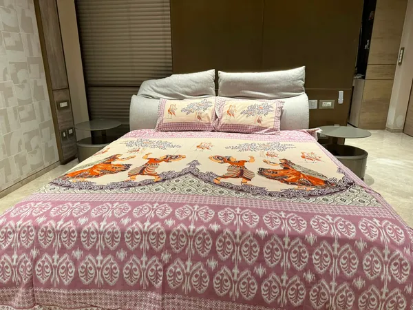 Pure_Cotton_Multicolor_Double_Bedsheet_With_2_Pillow_Covers_|_King_Size