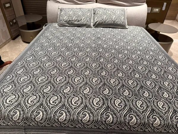 Pure_Cotton_Grey_Double_Bedsheet_With_2_Pillow_Covers_|_King_Size