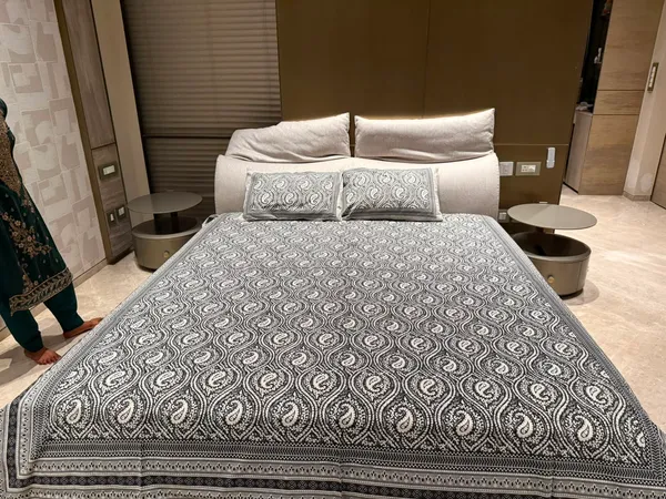 Pure_Cotton_Grey_Double_Bedsheet_With_2_Pillow_Covers_|_King_Size