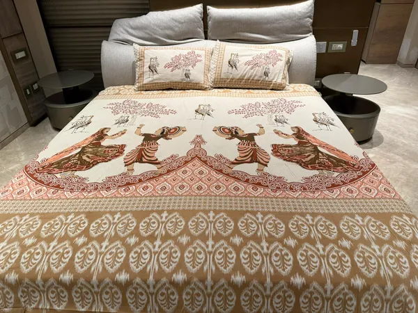 Pure_Cotton_Multicolor_Double_Bedsheet_With_2_Pillow_Covers_|_King_Size