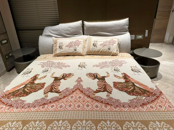 Pure_Cotton_Multicolor_Double_Bedsheet_With_2_Pillow_Covers_|_King_Size