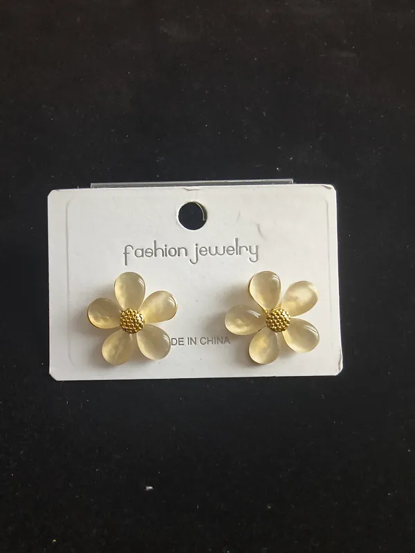 Aarsa_Premium_Gold_Plated_Korean_Style_Ivory_Daisy_Flower_Stud_
__Earrings_For_Women_&_Girls_|_Stainless_Steel_Floral_Earrings