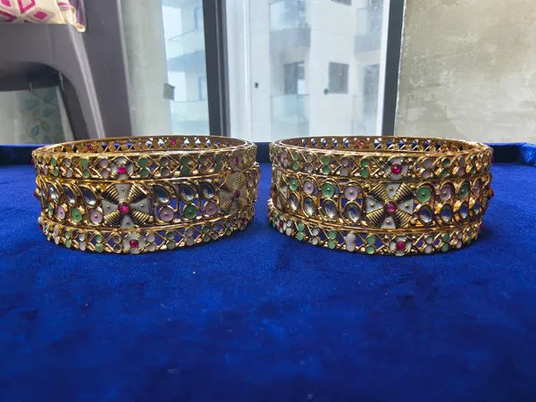 Aarsa_Premium_Micro_Gold_Plated_Traditional_Kundan_Style_Designer_
__Bangles_For_Women_&_Girls_|_Brass_Bridal_Wedding_&_Festive_Wear_
__Bangles_(Set_Of_6)