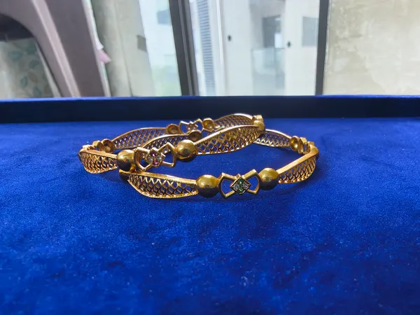 Aarsa_Premium_Micro_Gold_Plated_Designer_Cz_Bangles_For_
__Women_&_Girls_|_Brass_Traditional_Ethnic_Wedding_&_Festive_
__Bangles_(Set_Of_2)