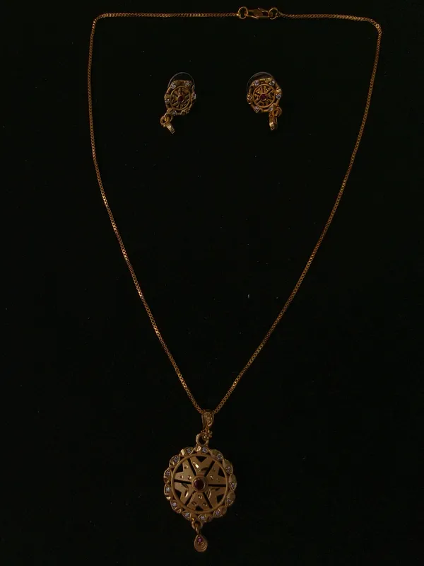 Aarsa_Premium_Micro_Gold_Plated_Traditional_Wheel_Cz_Pendant_
__Necklace_Set_For_Women_&_Girls_|_Brass_Base_Designer_Temple_Jewellery_
__Set_With_Matching_Earrings