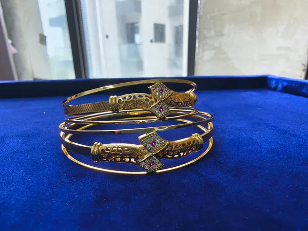 Aarsa_Premium_Micro_Gold_Plated_Designer_Cz_Bangles_For_
__Women_&_Girls_|_Brass_Traditional_Ethnic_Wedding_&_Festive_
__Bangles_(Set_Of_2)