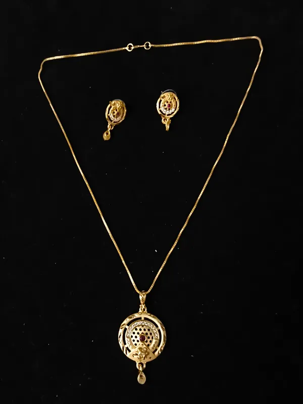 Aarsa_Premium_Micro_Gold_Plated_Floral_Pendant_Necklace_Set_For_
__Women_&_Girls_|_Brass_Base_Ruby_Stone_&_Cz_Designer_Traditional_
__Jewellery_Set_With_Matching_Earrings