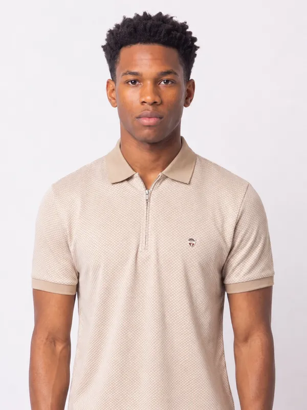 Beige_Arrowhead_Printed_Zipper_Polo_T-Shirt