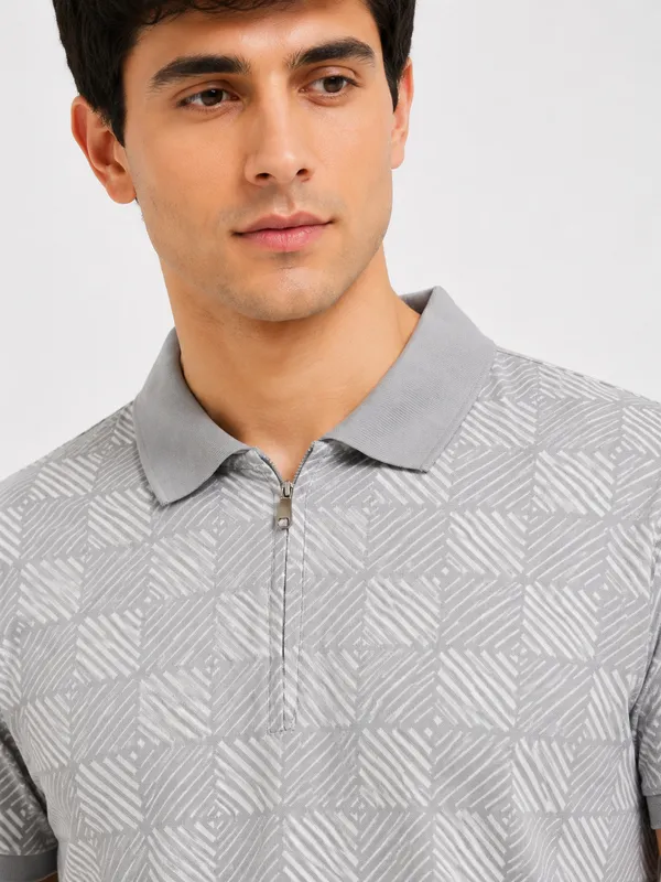 Grey_Pulse_Grid_Printed_Zipper_Polo_T-Shirt