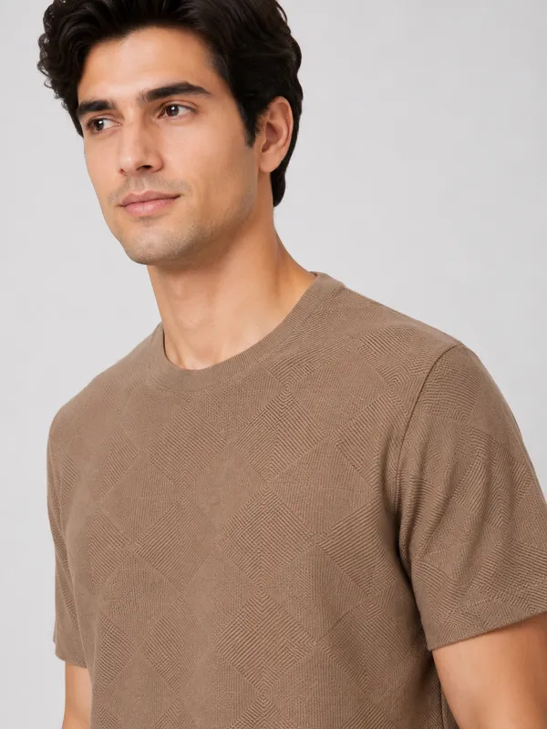 Brown_Diamond_Jacquard_Round_Neck_T-Shirt