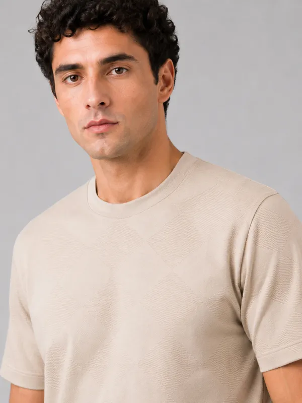 Beige_Diamond_Jacquard_Round_Neck_T-Shirt