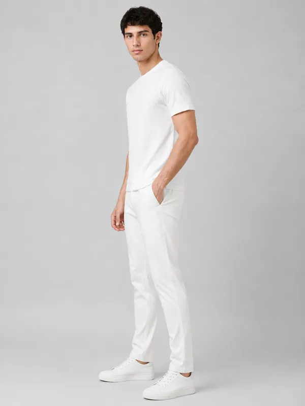 White_Diamond_Jacquard_Round_Neck_T-Shirt