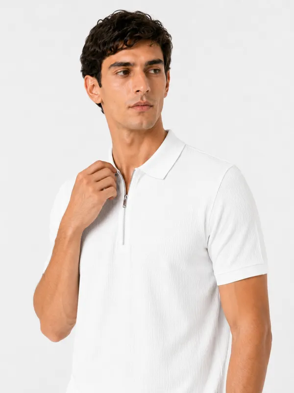 White_Pillar_Jacquard_Zipper_Polo_T-Shirt