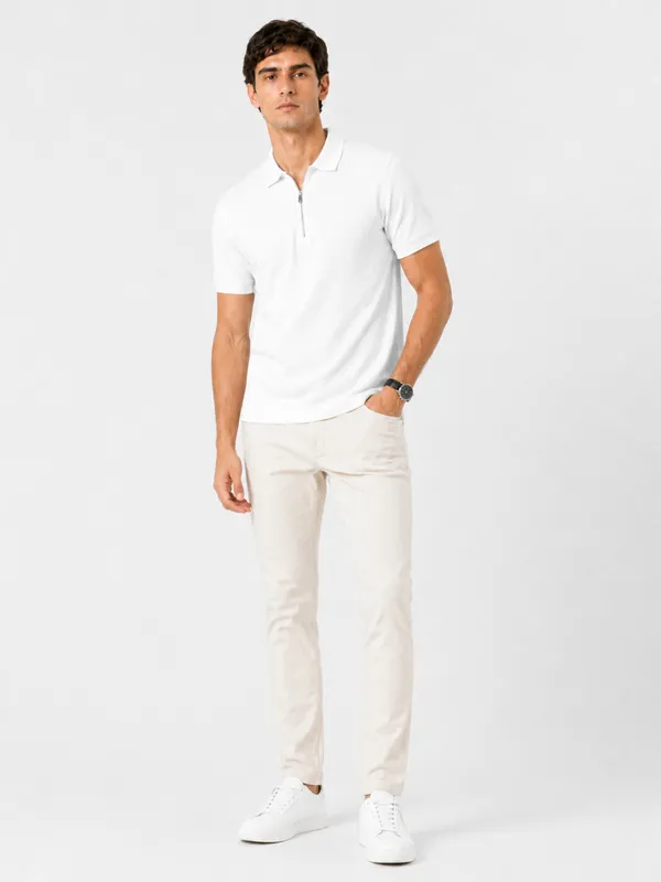 White_Pillar_Jacquard_Zipper_Polo_T-Shirt