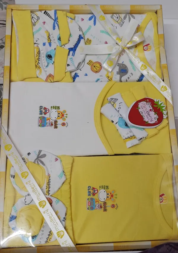 Yellow_Cotton_Premium_Gift_Set_For_Babies_(Set_Of_13_)