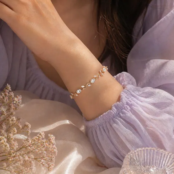 Crystal_White_Gold_Tulip_Bracelet