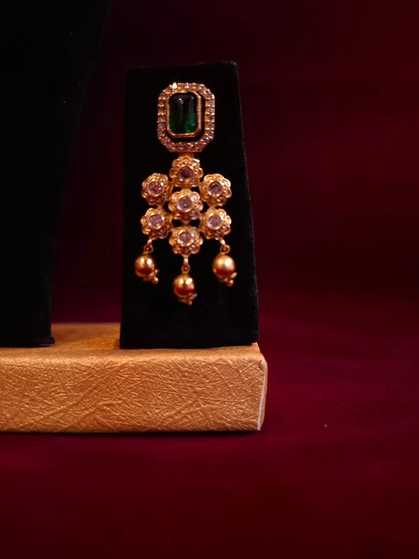 Gold_And_Green_Metal_Polki_Kundan_Choker_Necklace_Set_For_Women