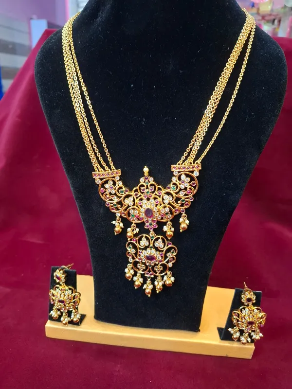Gold_Metal_Kundan_Meenakari_Necklace_Set_With_Earrings_For_Women