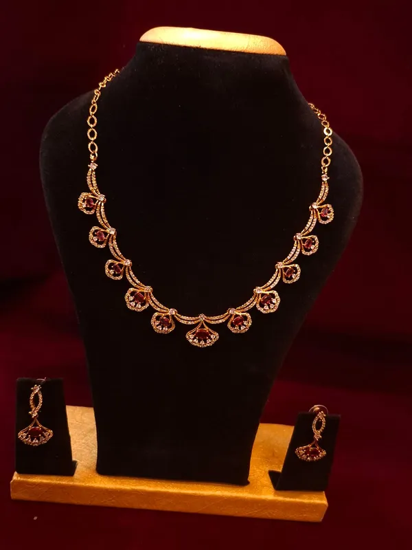Rose_Gold_Kundan_Scalloped_Metal_Necklace_Set_For_Women