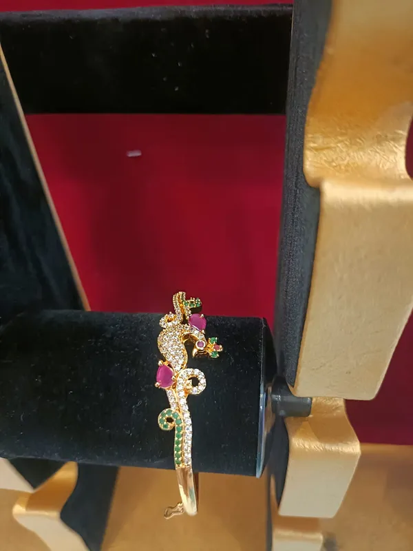 Gold_Metal_Crystal_Peacock_Bangle_Bracelet_For_Women