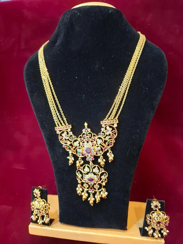 Gold_Metal_Kundan_Meenakari_Necklace_Set_With_Earrings_For_Women