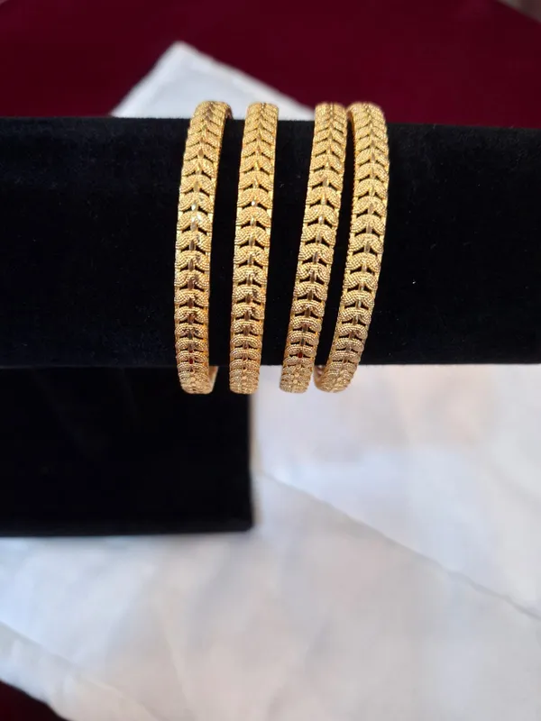 Gold_Metal_Leaf_Pattern_Bangles_Set_Of_4_For_Women