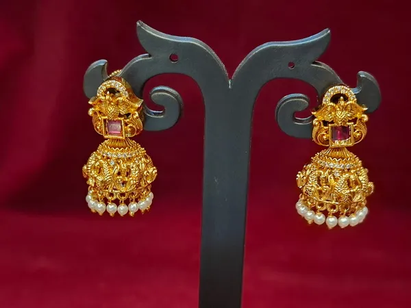 Traditional_Gold_Jhumka_Earrings_with_Red_Stone_and_Pearls