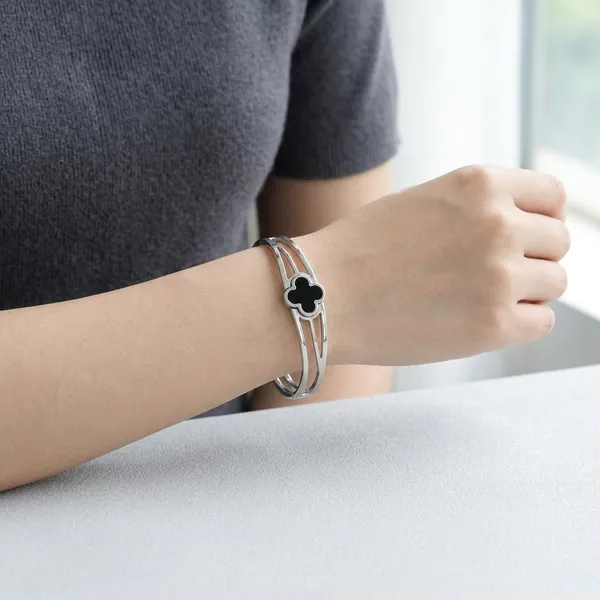 Silver_Metal_Clover_Charm_Bangle_Bracelet_For_Women