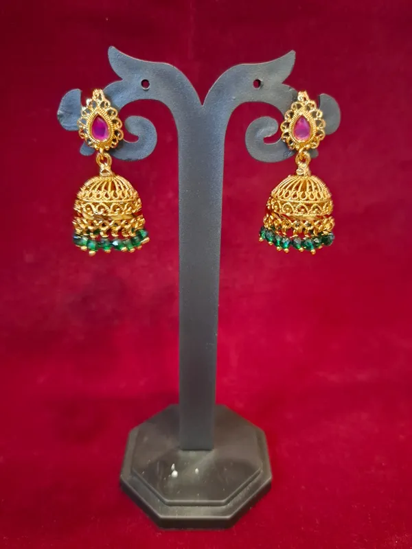 Classic_Gold_Jhumka_Earrings_featuring_a_Ruby_Stud_and_Green_Hanging_Beads