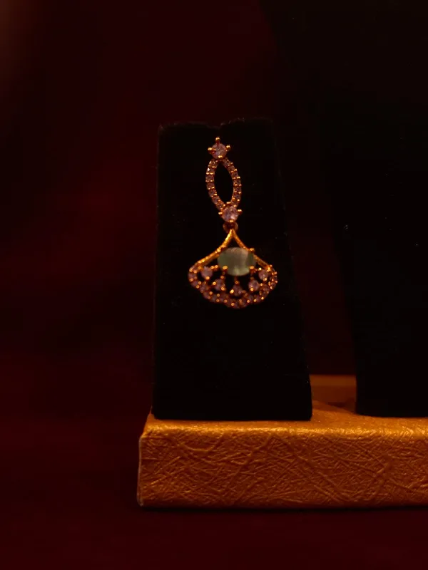 Gold_Metal_Floral_Design_Necklace_Set_For_Women